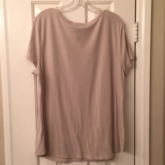 Cream Style & Co basic tee - Picture 4 of 4